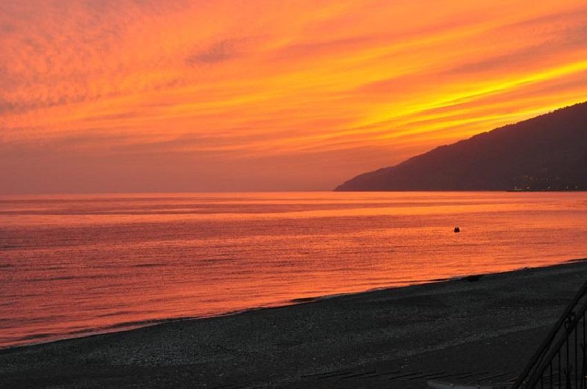 Hotel Lazurniy Bereg Gagra Exteriér fotografie
