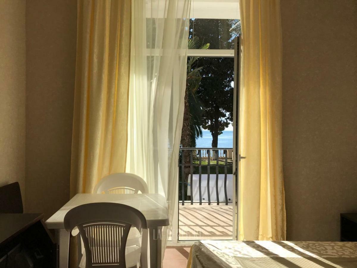 Hotel Lazurniy Bereg Gagra Exteriér fotografie